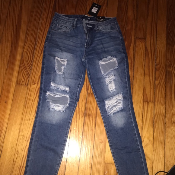 Three jeans from Fashion Nova - Picture 4 of 7